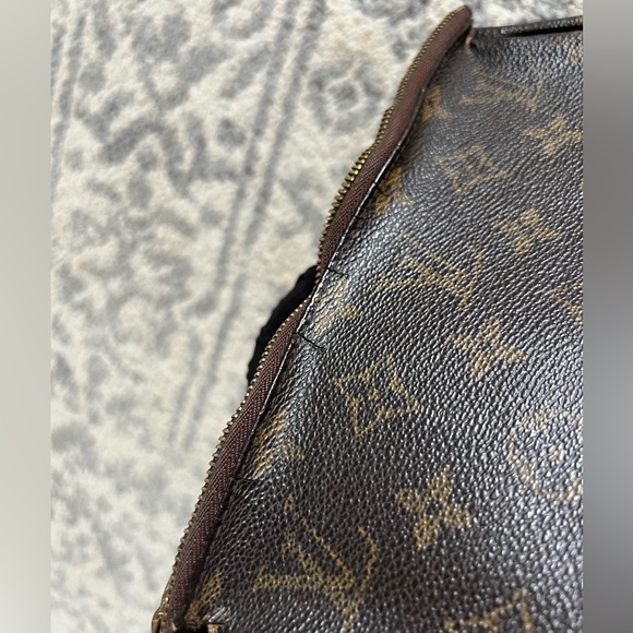 Vintage Authentic Louis Vuitton pochette - Picture 10 of 17